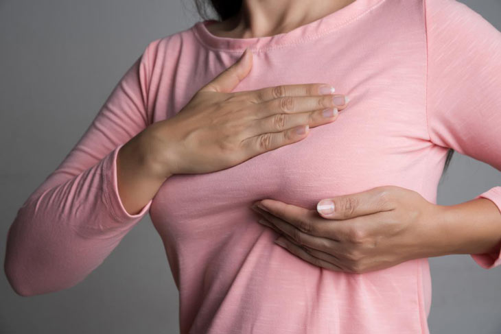 Đau vú định kỳ là tình trạng đau ở một bên ngực hoặc ở cả hai bên từ nhẹ cho đến nặng và thường kéo dài khoảng năm ngày liên tiếp.
