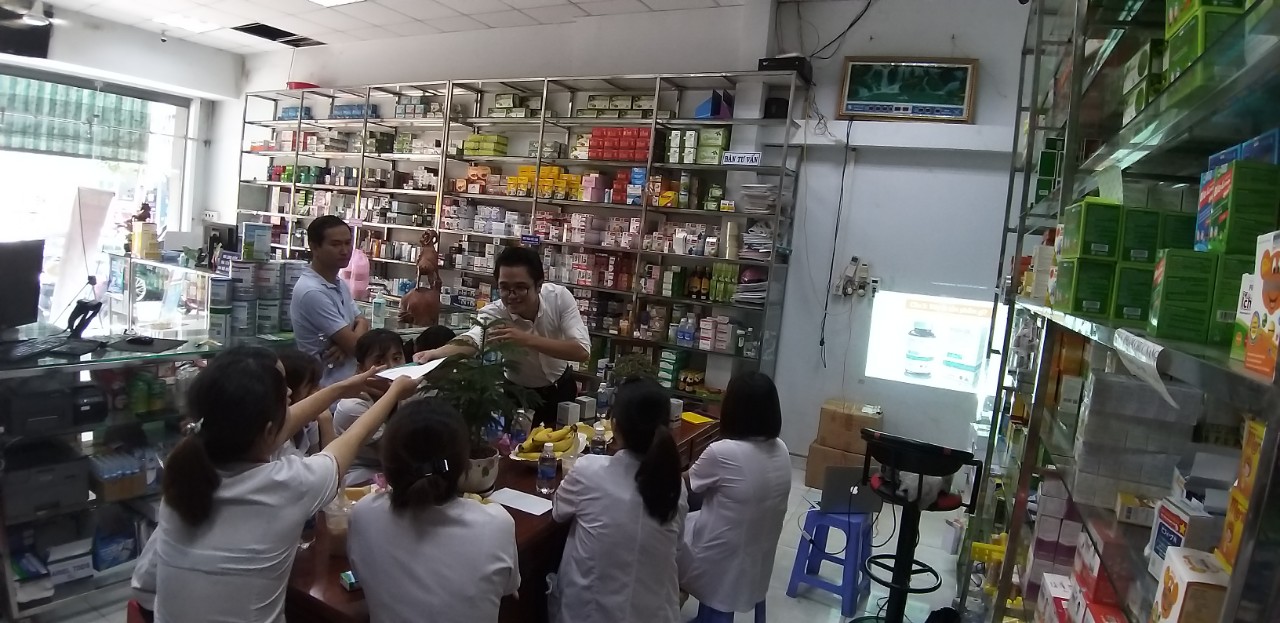 giám đốc thương hiệu Careline đào tạo tại Nhà thuốc Huy Mai