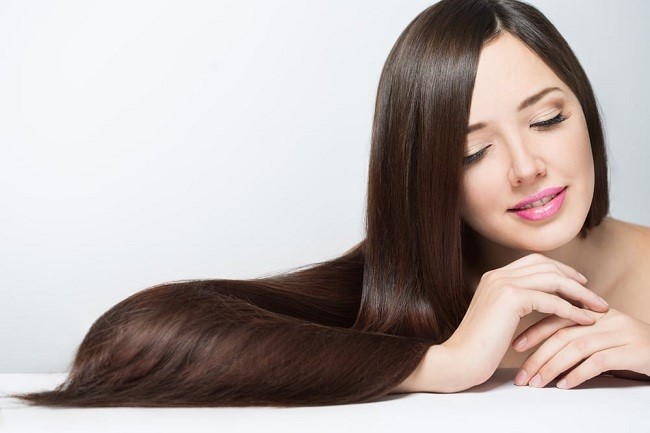  Sử dụng tinh dầu hoa anh thảo giúp kích thích mọc tóc để có mái tóc mượt mà, óng ả